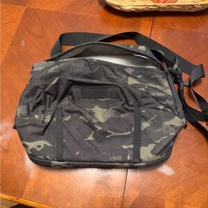 Vertx navigator shoulder bag
